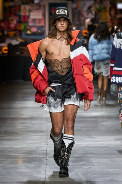 Look 43